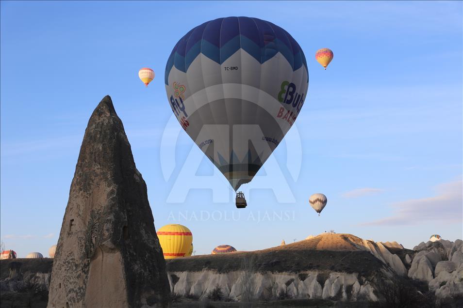 Kapadokya'da sıcak hava balon turları yeniden başladı