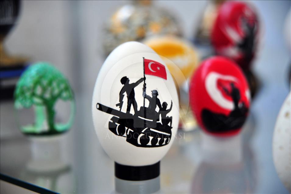 Yumurta kabuklarını sabırla işliyor