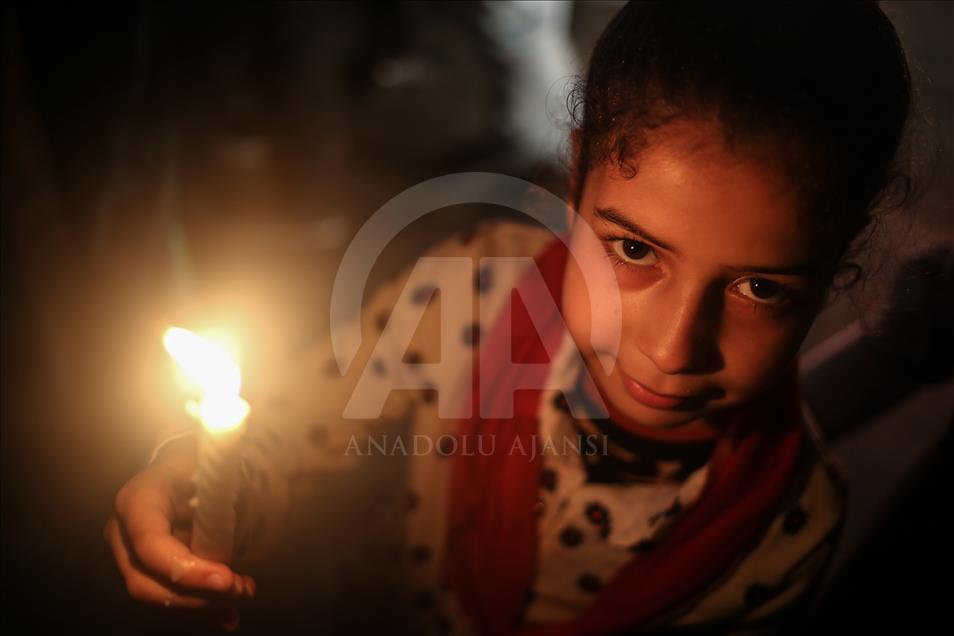 Gazze'de "mumlu" protesto