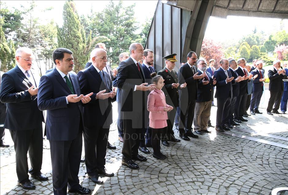 أردوغان يشارك في إحياء ذكرى وفاة الرئيس الراحل تورغوت أوزال
