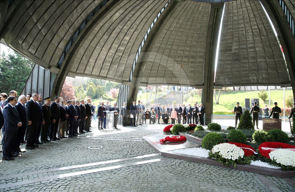 أردوغان يشارك في إحياء ذكرى وفاة الرئيس الراحل تورغوت أوزال

