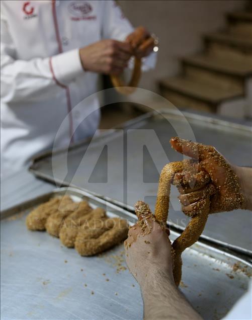 تركي يكسر القاعدة.. حوّل "السميط" من فطور إلى وجبة رئيسية