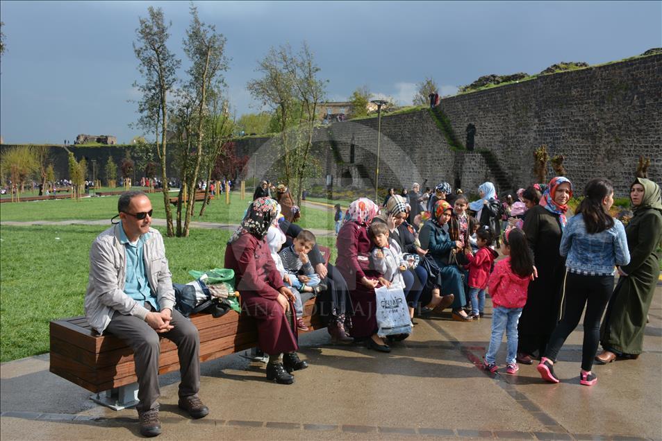 Devletin restore ettiği tarihi alana Diyarbakırlılardan yoğun ilgi