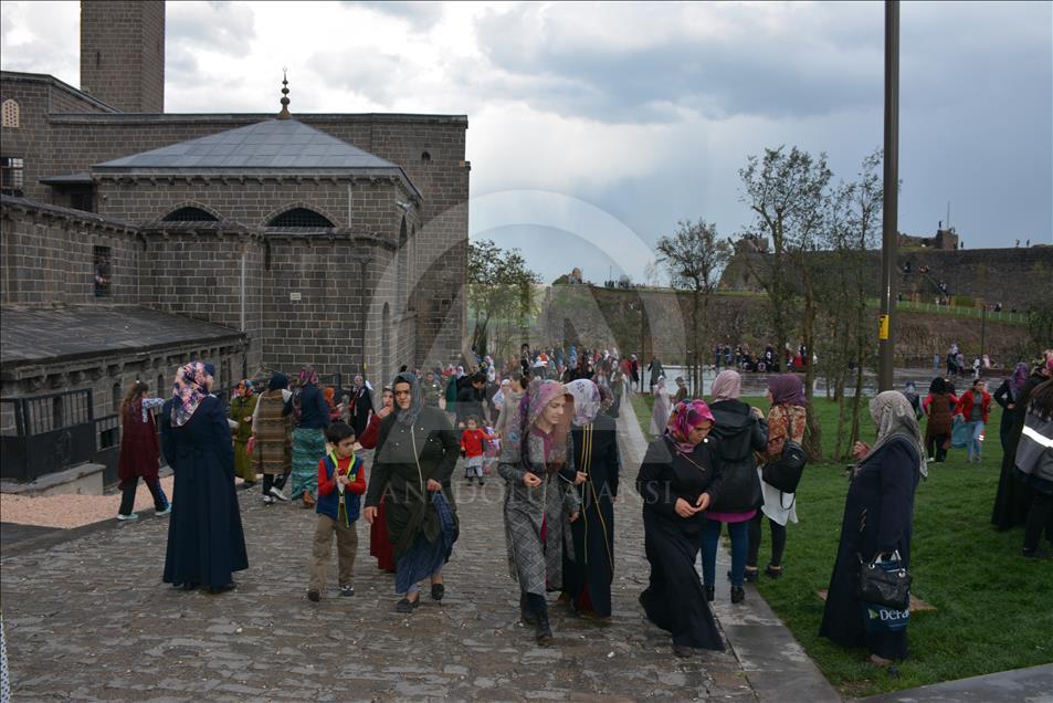 Devletin restore ettiği tarihi alana Diyarbakırlılardan yoğun ilgi