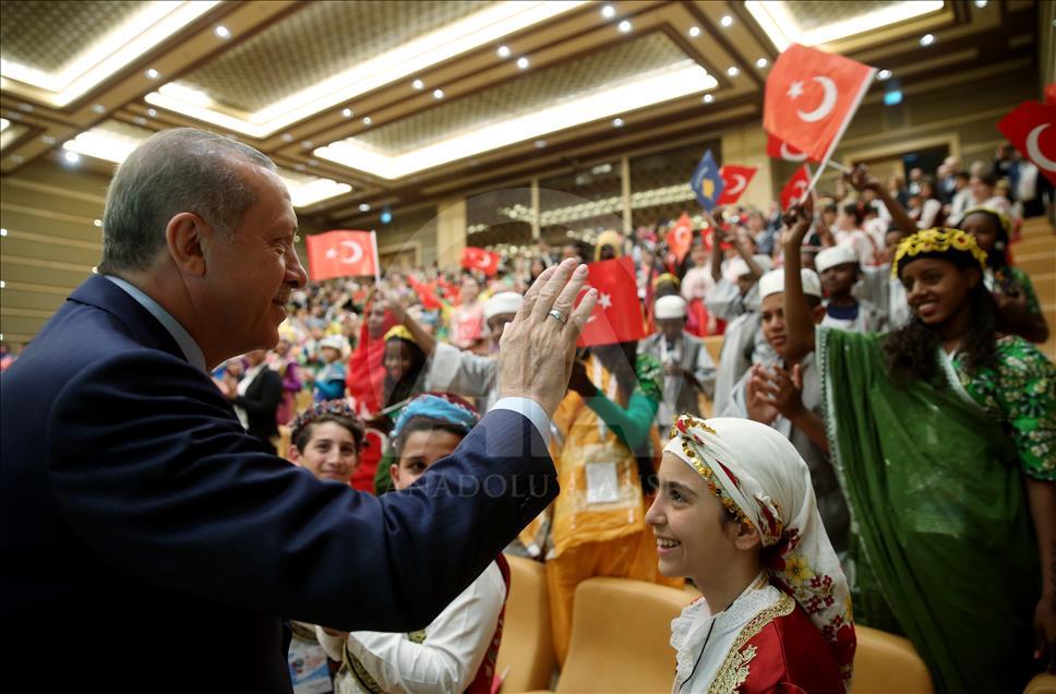 Cumhurbaşkanı Erdoğan, çocukları kabul etti