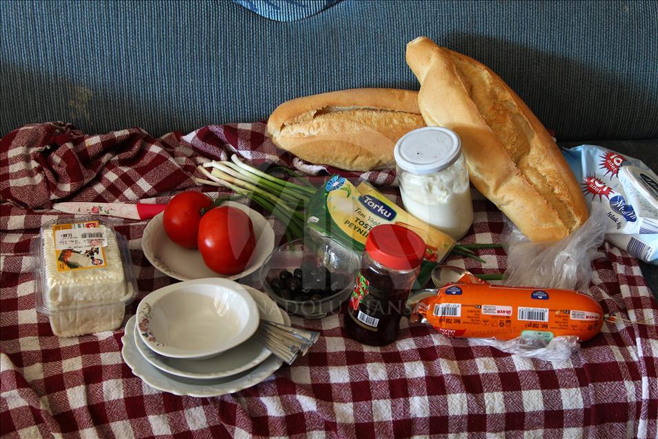 تركيّة مسنة ترعى الأغنام منذ 20 عاما
