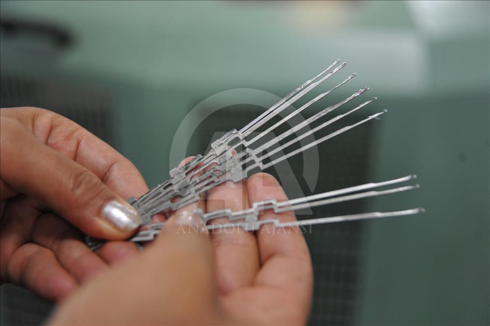 Tekstil ve halı makinelerinin iğneleri ondan soruluyor