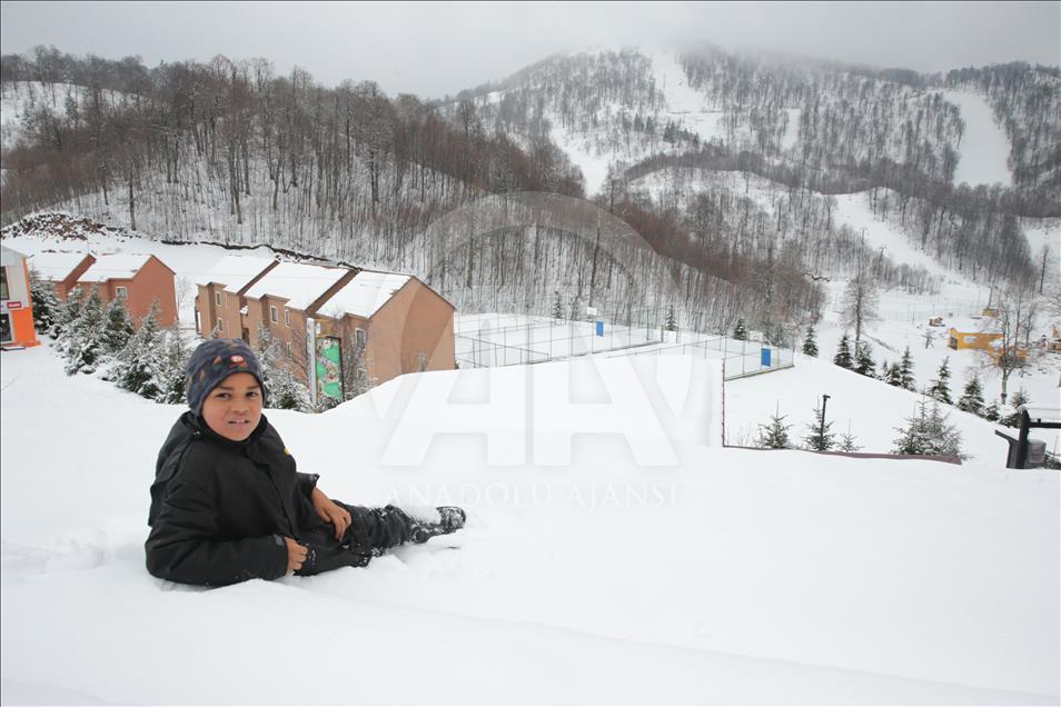 Kar turizmcinin yüzünü güldürdü