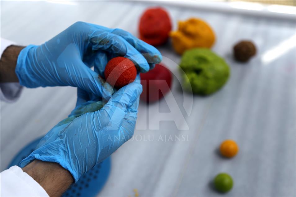 Saray mutfağının tatlısı "badem ezmesi" renklendi