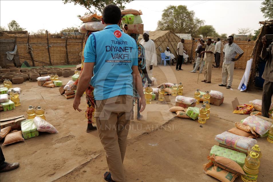 Türkiye Diyanet Vakfından Sudan'daki mültecilere gıda yardımı