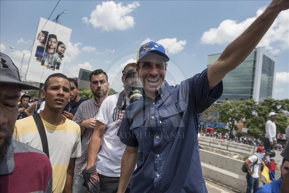 Protest Continues As Venezuela Withdraws From OAS - Anadolu Ajansı