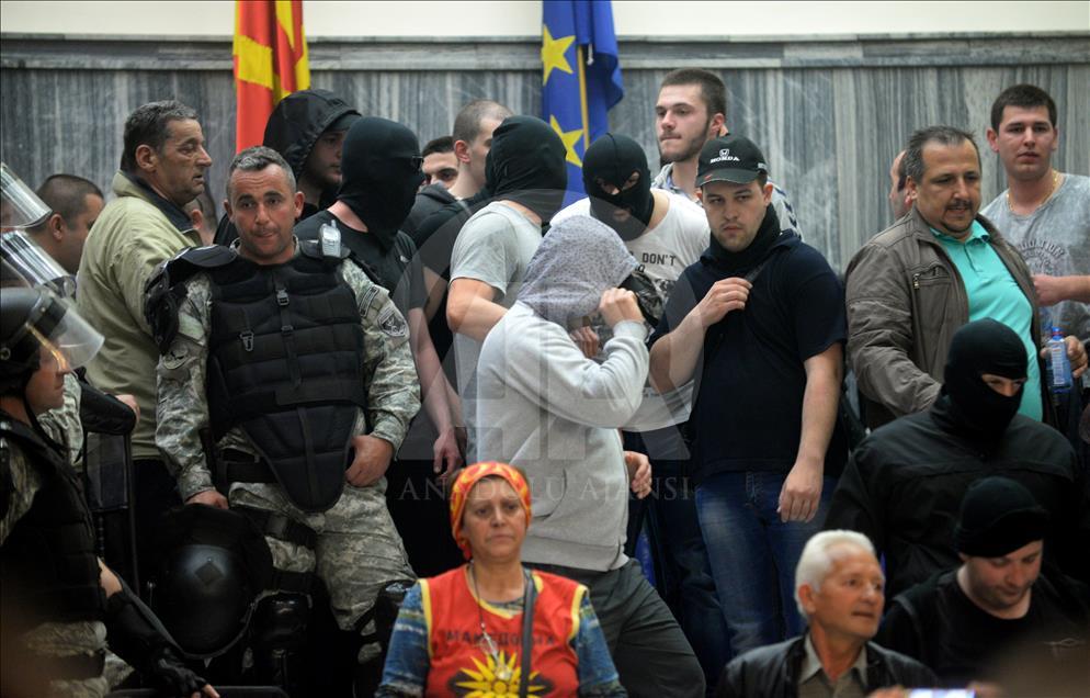 Makedonya Meclisindeki gerginlik