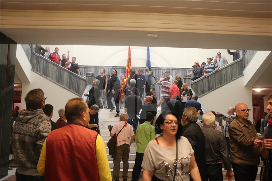 Makedonija: Demonstranti upali u parlament
