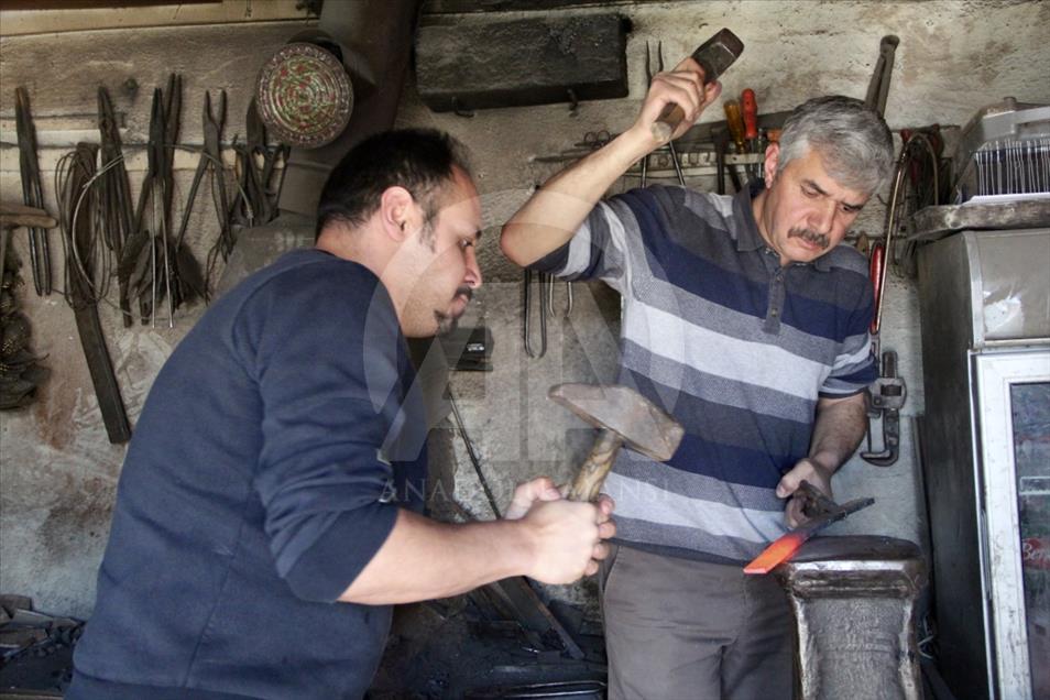 "Diriliş Ertuğrul" dizisinin balta ve kılıçları Sivas'tan