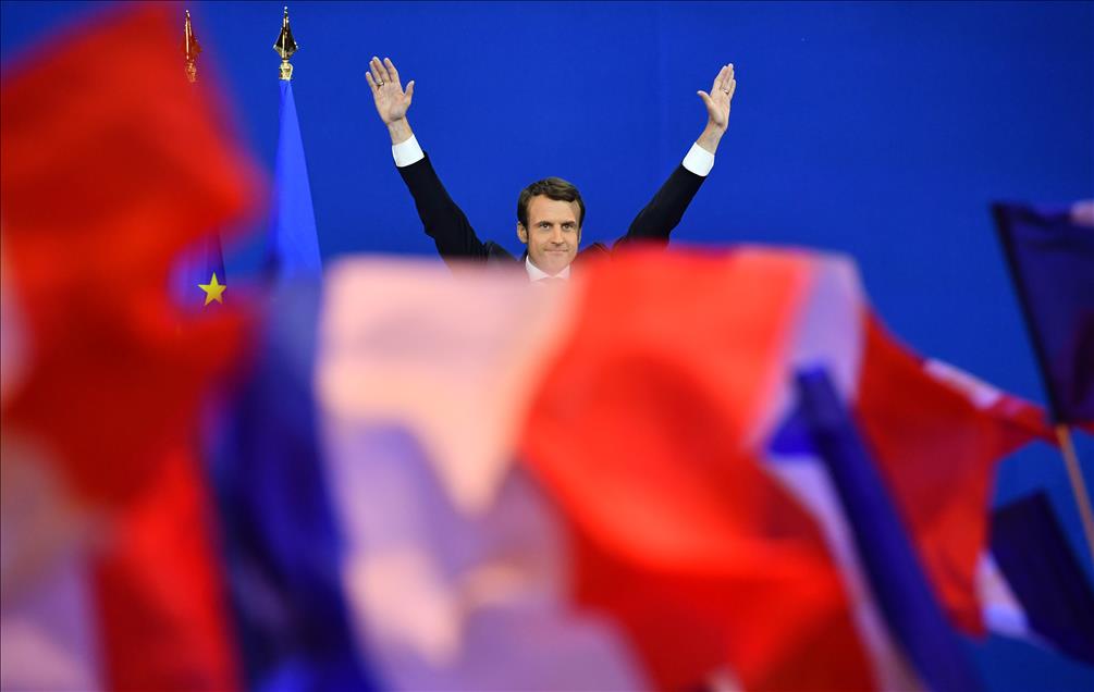 En yüksek oyu alan Emmanuel Macron konuşma yaptı