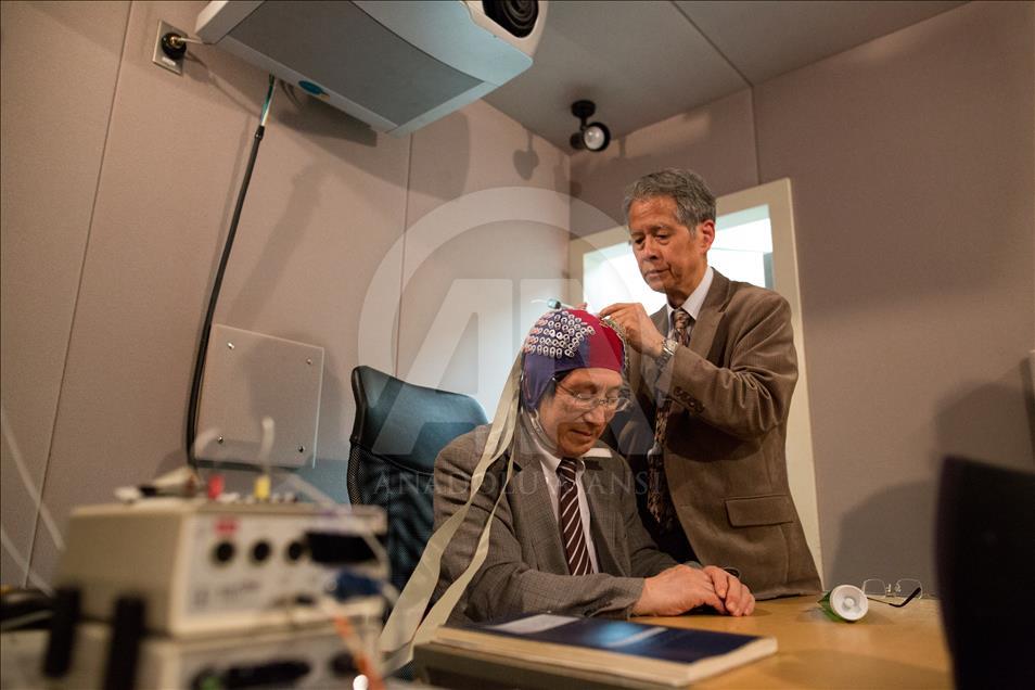 Japanese scientists invent mind-reading device
