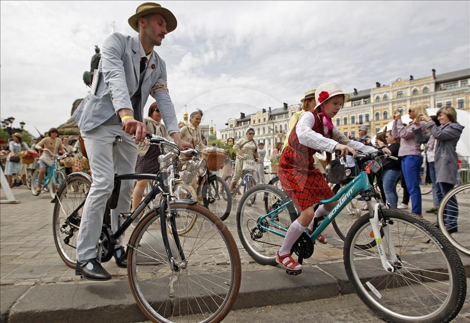 "Retro Cruise" bikes ride in Kiev
