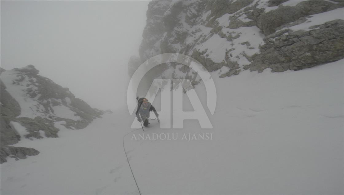 Bursalı dağcılar "Yunanistan'ın zirvesi"ne tırmandı