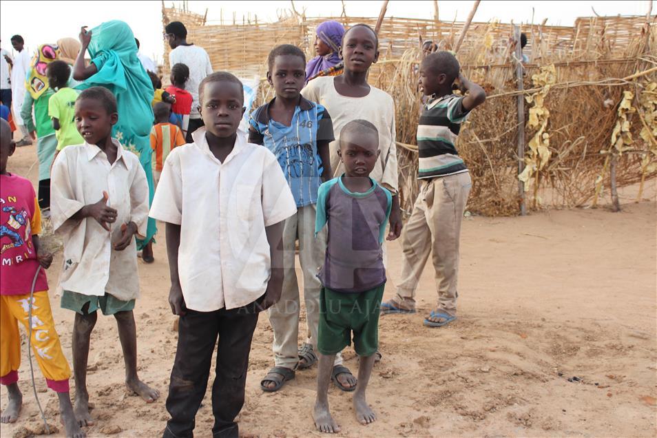Kuraklık ve çatışmalarla anılan Güney Sudan'da yaşam mücadelesi
