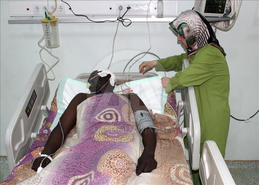Türk doktorlar Sudan'da şifa dağıtıyor