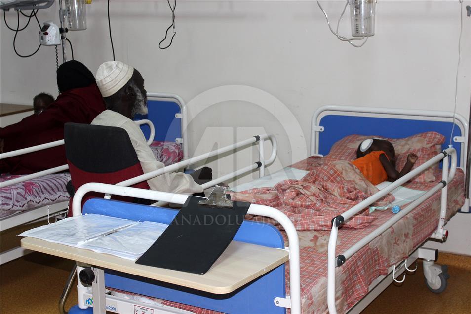 Türk doktorlar Sudan'da şifa dağıtıyor