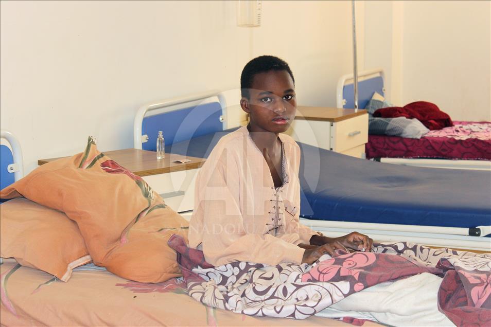 Türk doktorlar Sudan'da şifa dağıtıyor