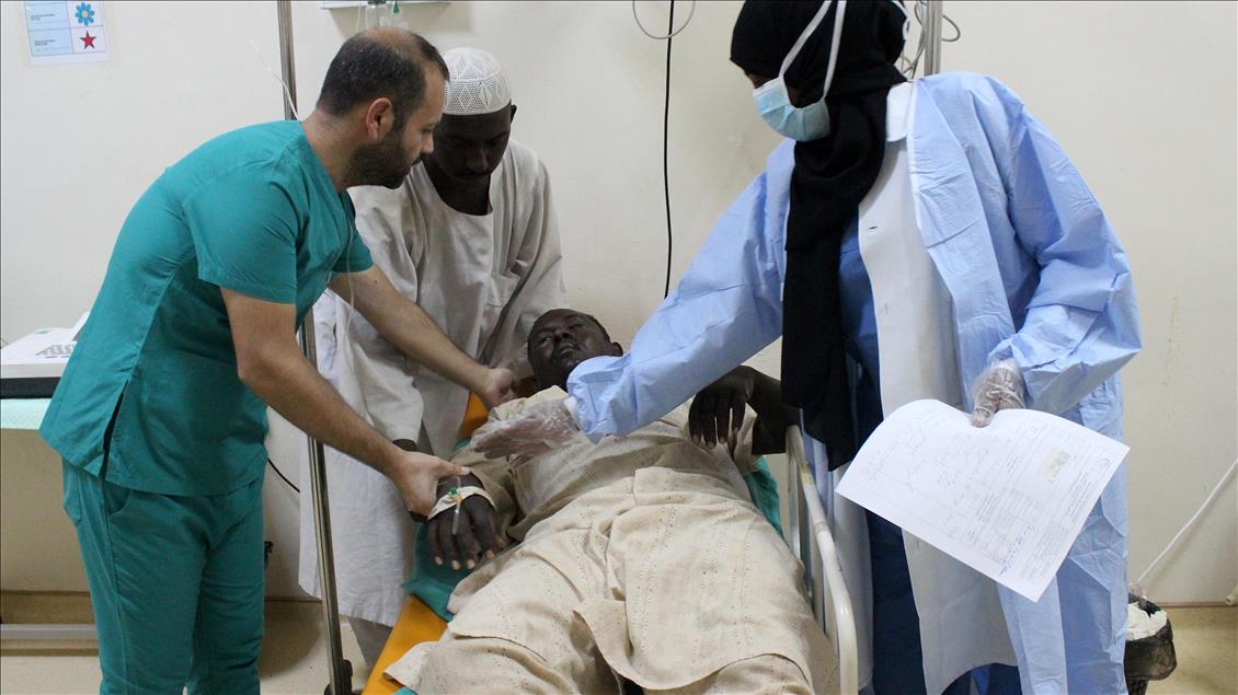 Türk doktorlar Sudan'da şifa dağıtıyor
