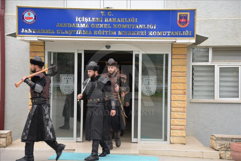 Ertuğrul Gazi Türbesi'nde "saygı nöbeti"
