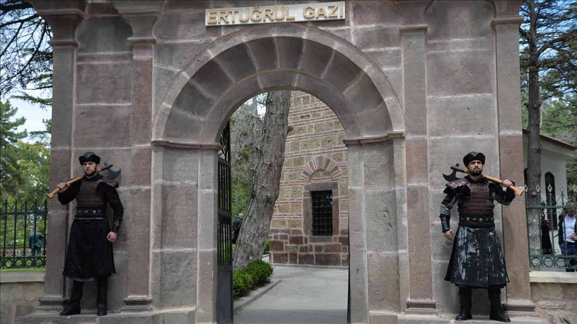 Ertuğrul Gazi Türbesi'nde "saygı nöbeti"