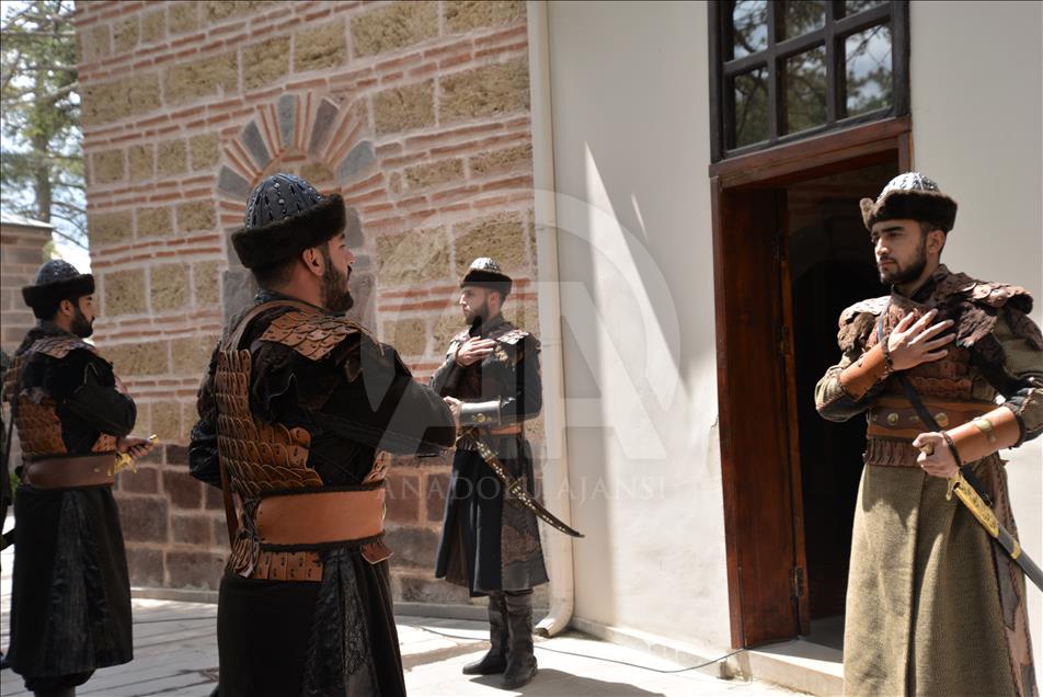 Ertuğrul Gazi Türbesi'nde "saygı nöbeti"