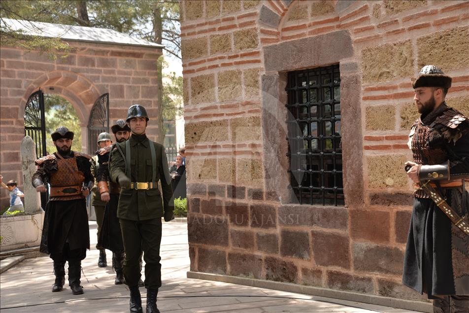 Ertuğrul Gazi Türbesi'nde "saygı nöbeti"