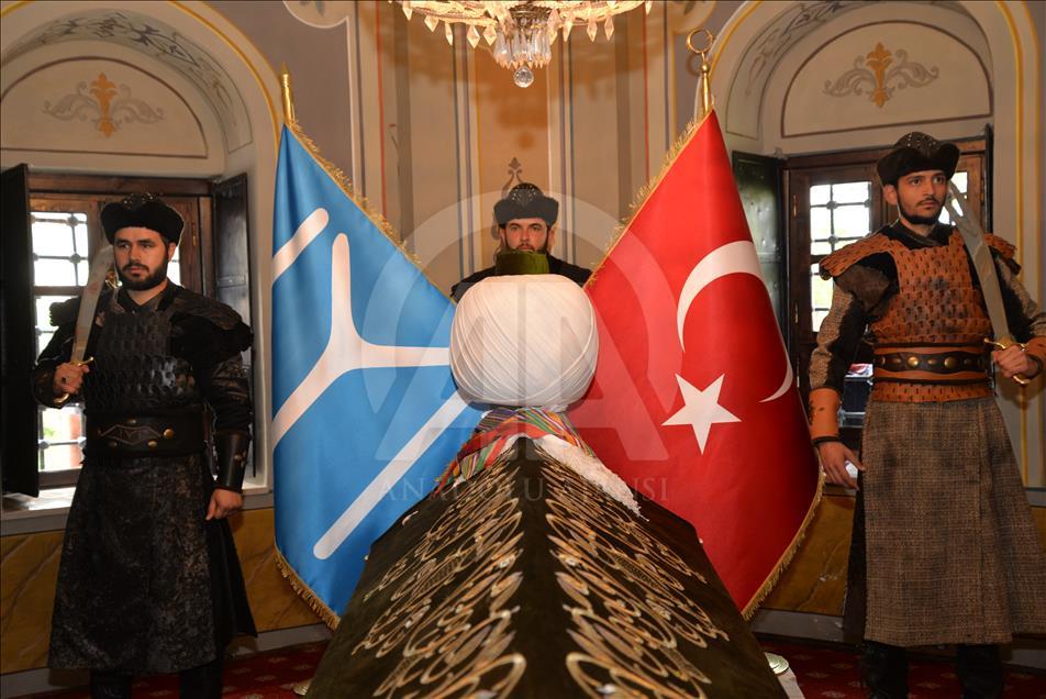 Ertuğrul Gazi Türbesi'nde "saygı nöbeti"
