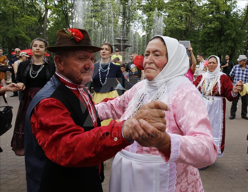 Gokoguz Turks celebrate Hidirellez in Moldavia