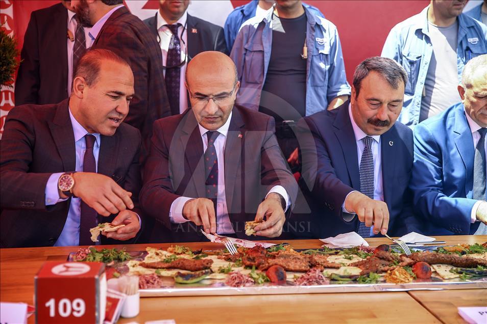 Yöresel lezzet fuarı açılışı 30 metrelik kebapla yapıldı