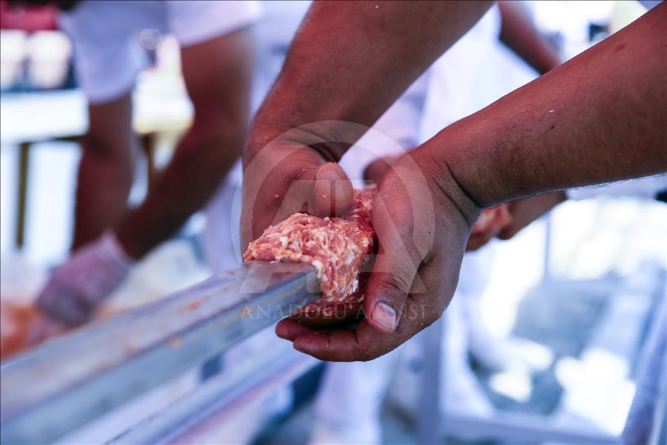 Yöresel lezzet fuarı açılışı 30 metrelik kebapla yapıldı