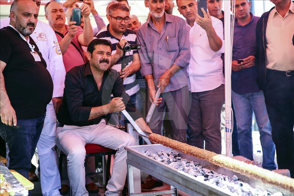 Yöresel lezzet fuarı açılışı 30 metrelik kebapla yapıldı