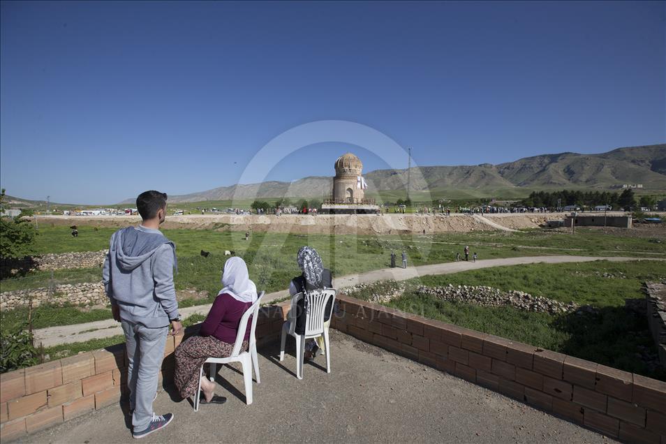 Tarihi Zeynel Bey Türbesi'nin taşınma işlemi başladı