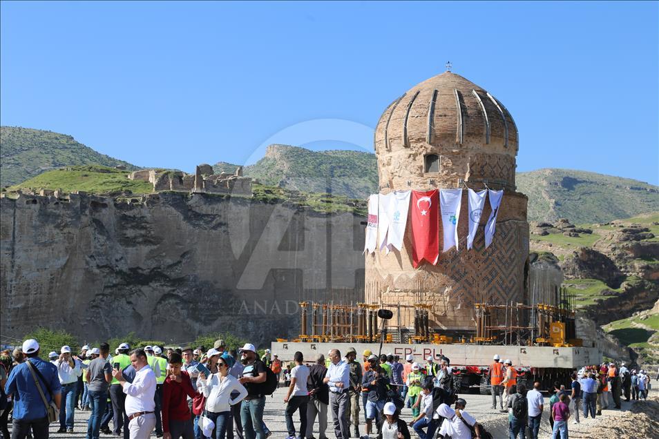 Tarihi Zeynel Bey Türbesi'nin taşınmaya başlandı