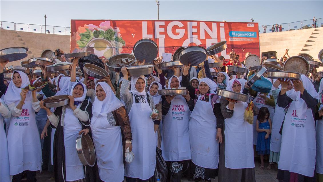 "400 kadınla çiğ köfte yoğurma rekoru"