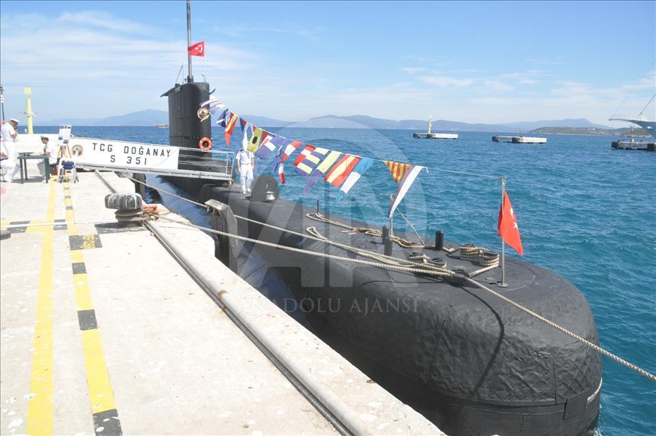 Savaş gemileri vatandaşların ziyaretine açıldı