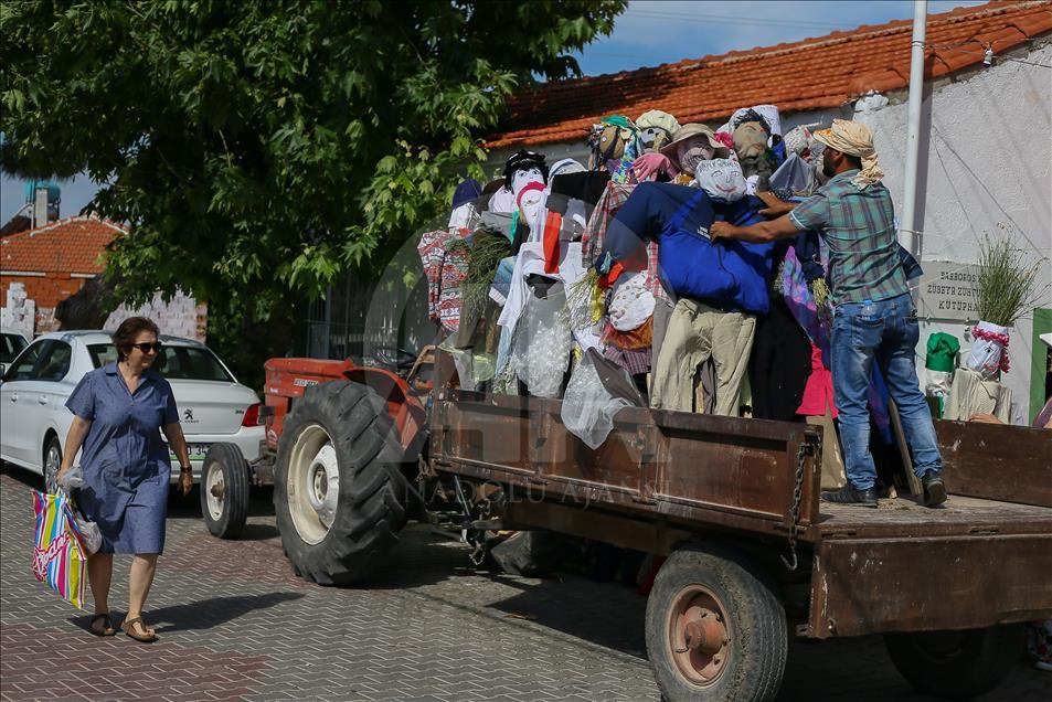 Urla'da sokaklar "bostan korkuluğu"