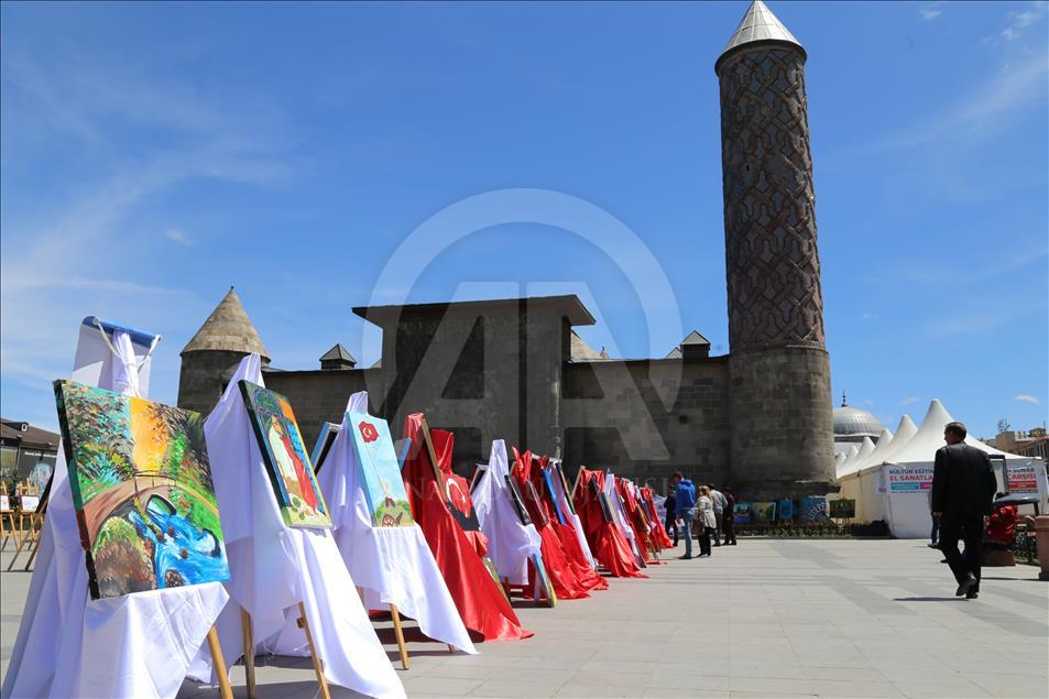 Öğrenciler "15 Temmuz"u tuvale yansıttı