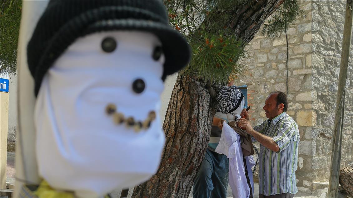 Urla'da sokaklar "bostan korkuluğu"