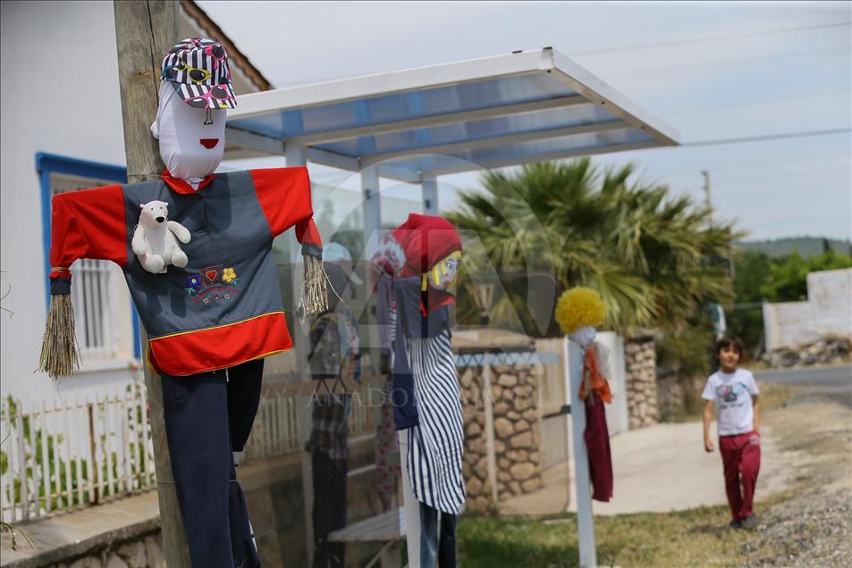 Urla'da sokaklar "bostan korkuluğu"