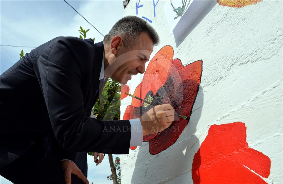 Tasarımla tanışan köyün sokakları çiçek açtı