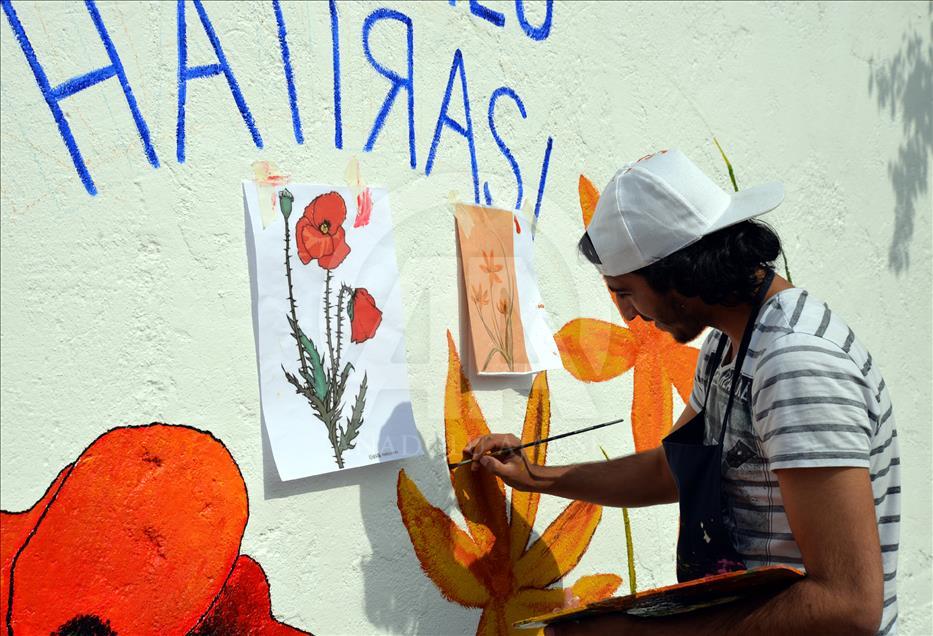 Tasarımla tanışan köyün sokakları çiçek açtı