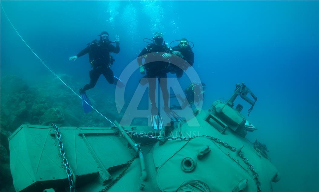 45 tonluk tank Akdeniz'in derinliklerinde