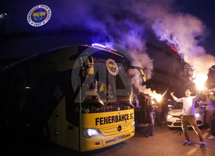 Fenerbahçe'nin kutlaması, gecikmeli başladı