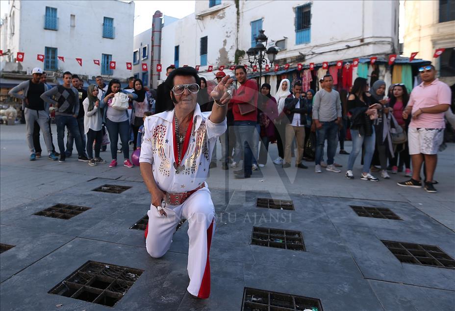 A Tunis, Elvis Presley n'est pas mort (Portrait)