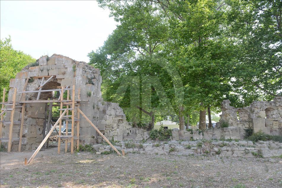 Bigalı Kalesi'ndeki restorasyon çalışmaları
